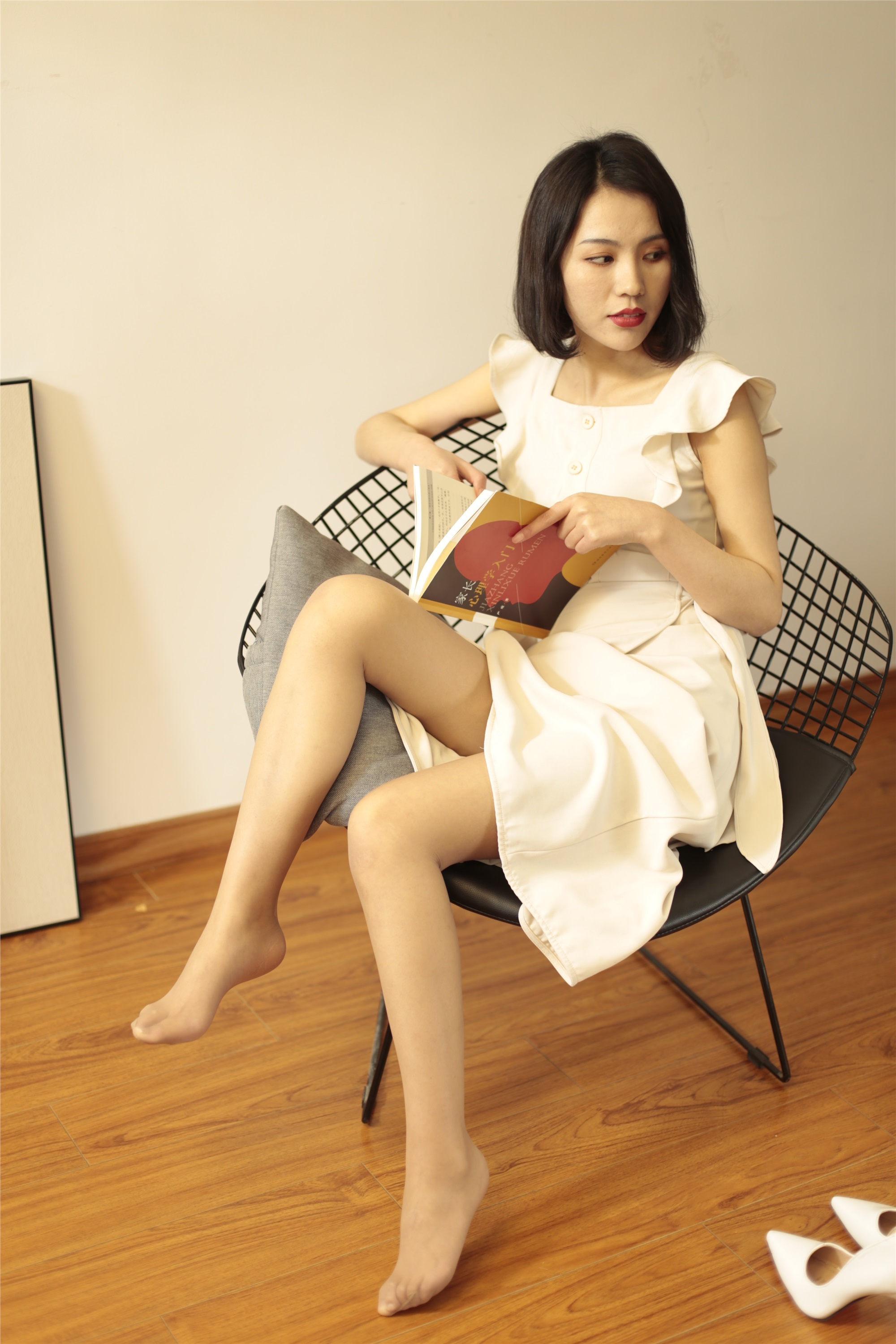 奈丝写真 NO.009 成希-你是选择看书还是看我？